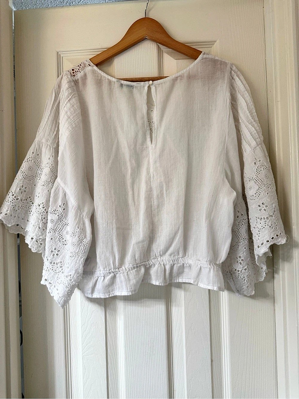 American Eagle White Eyelet Blouse Size Large Like New - Picture 2 of 4